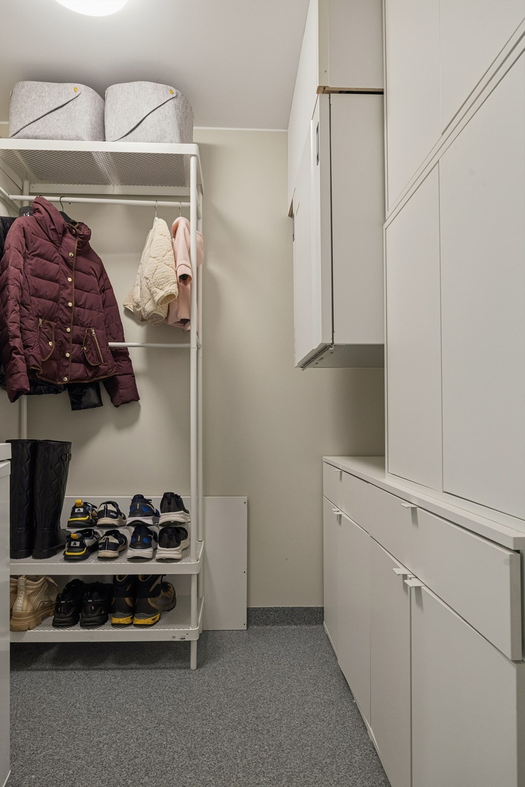 Bod innvendig på ca. 4 kvm. Leiligheten disponerer også egen utvendig sportsbod på ca. 8 kvm. Galleribilde