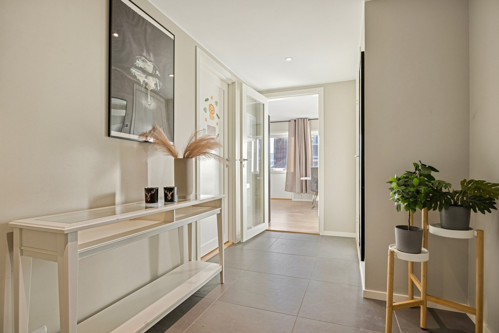 Lyse og moderne fargevalg gjør det enkelt å sette personlig preg på interiør. Galleribilde