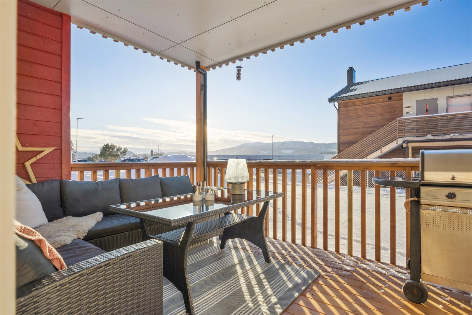 Stor utvendig terrasse på 15 kvm. Galleribilde