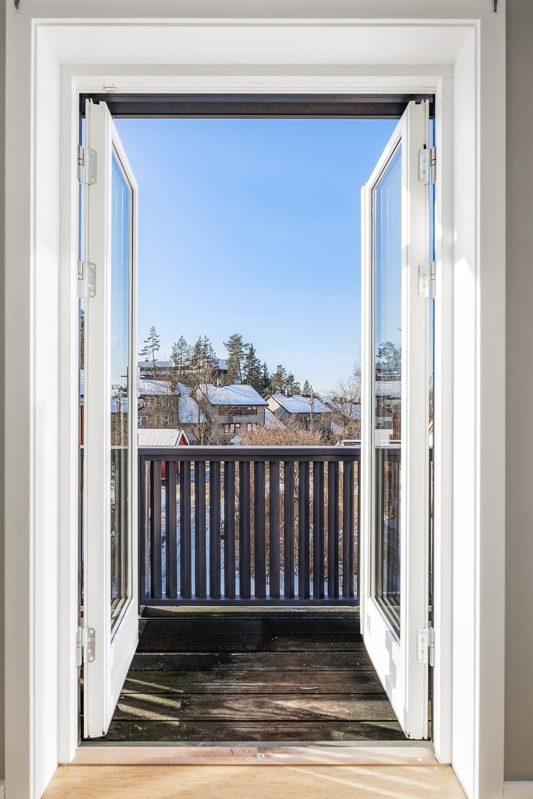 Fra flere av rommene er det direkte utgang til uteområdene. Galleribilde