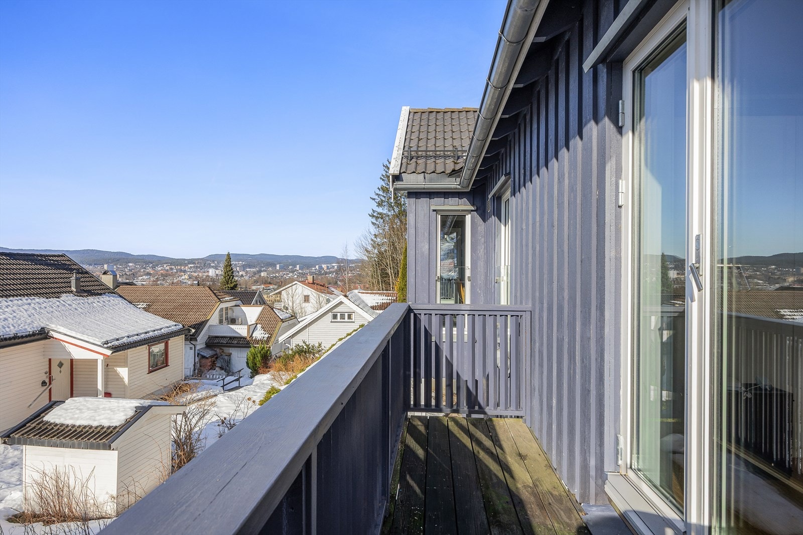 Utgang til balkong. Galleribilde