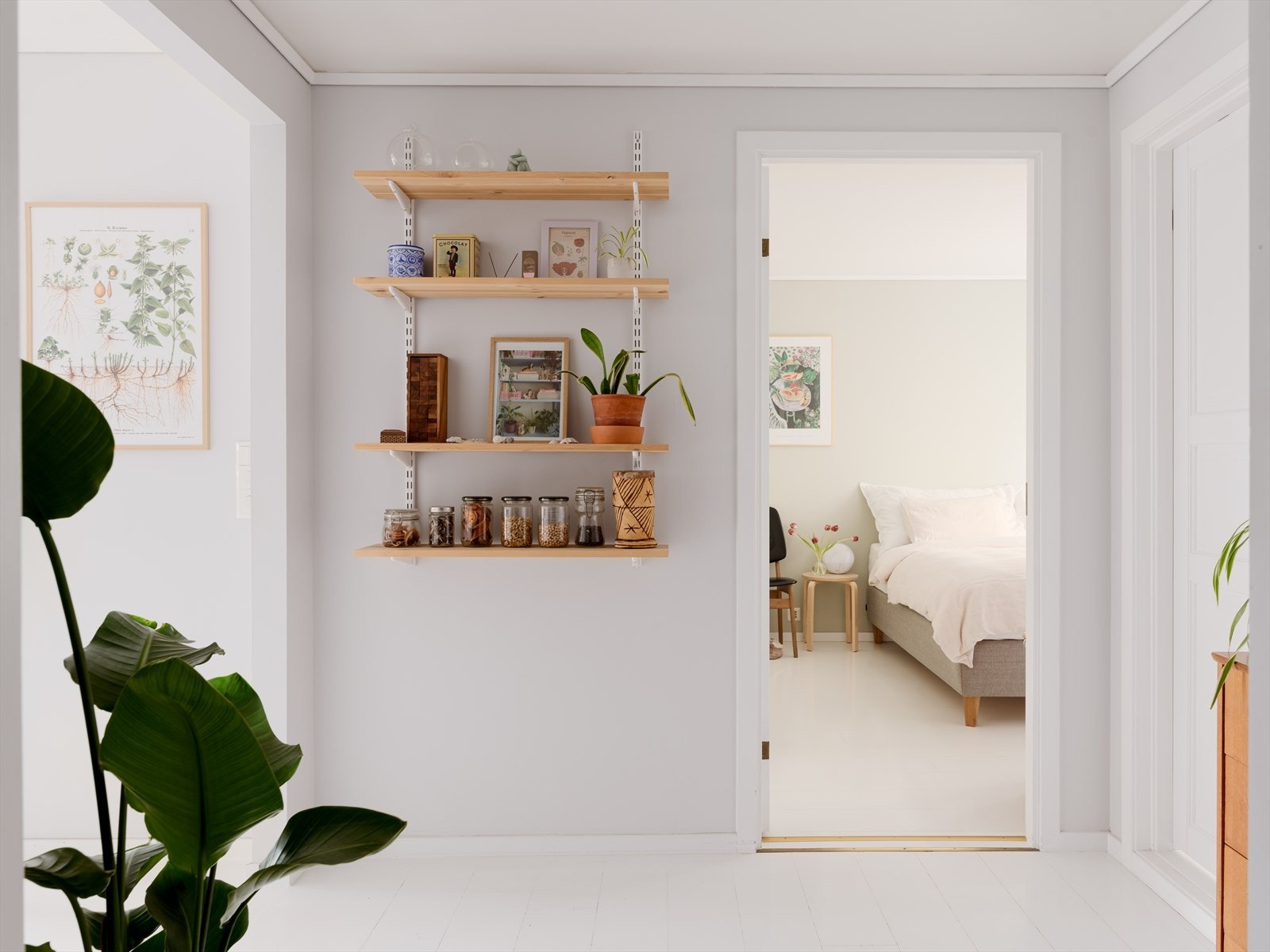 Fra mellomgang har du adkomst til alle de øvrige rommene. Galleribilde