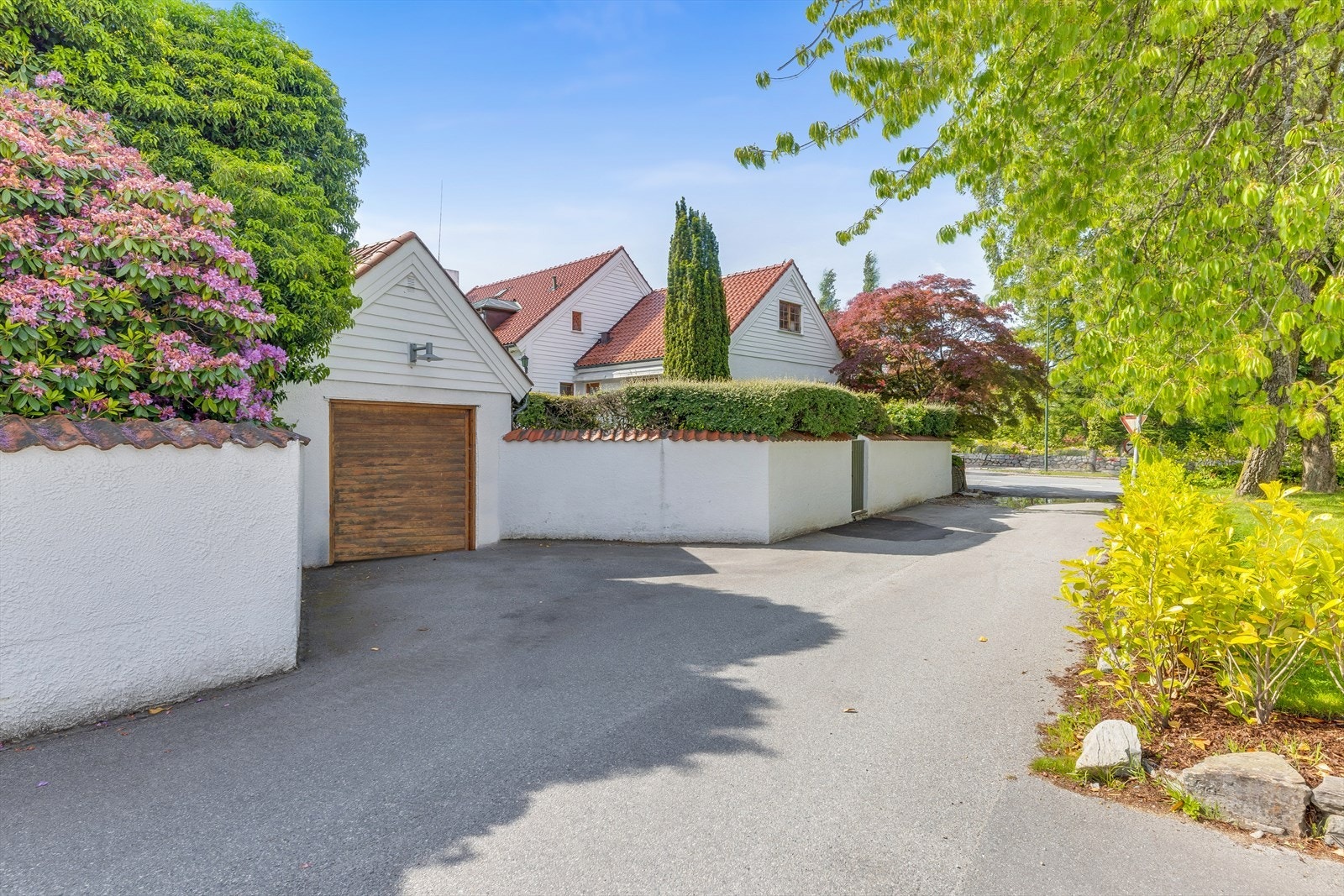 Innkjøring til garasjen Galleribilde