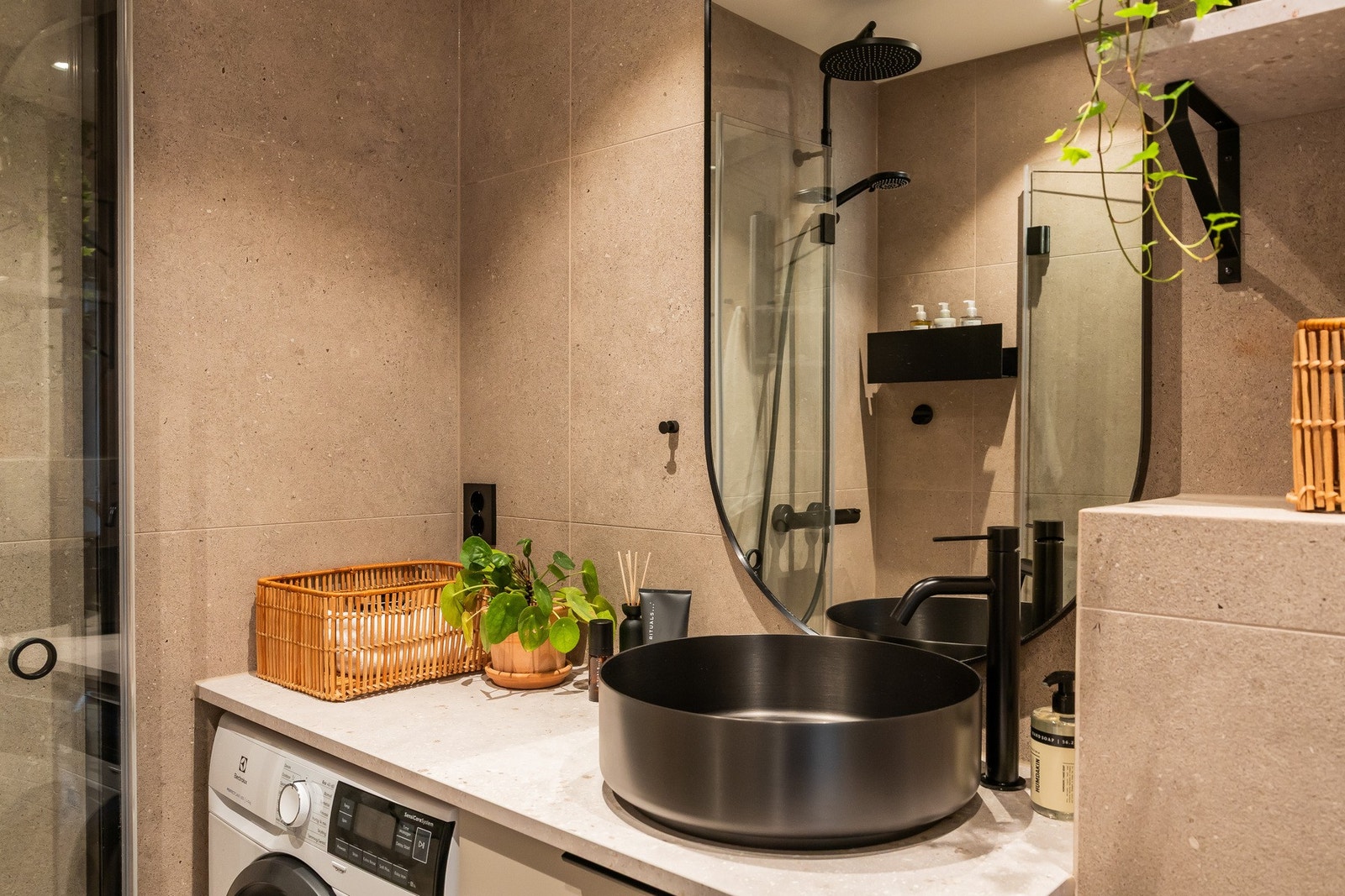 Badet er iht. tilstandsrapporten gitt TG0. Vaskemaskin medfølger. Galleribilde