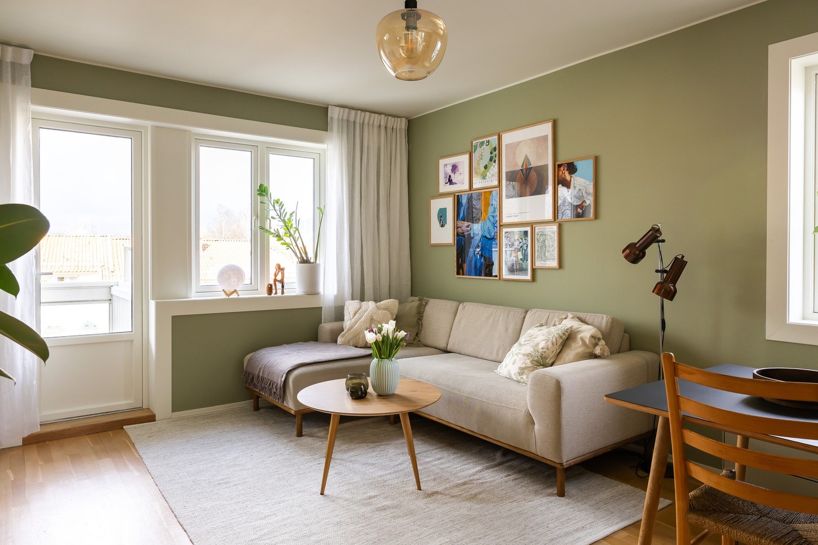 Gjennomgående parkett i boligen. Galleribilde