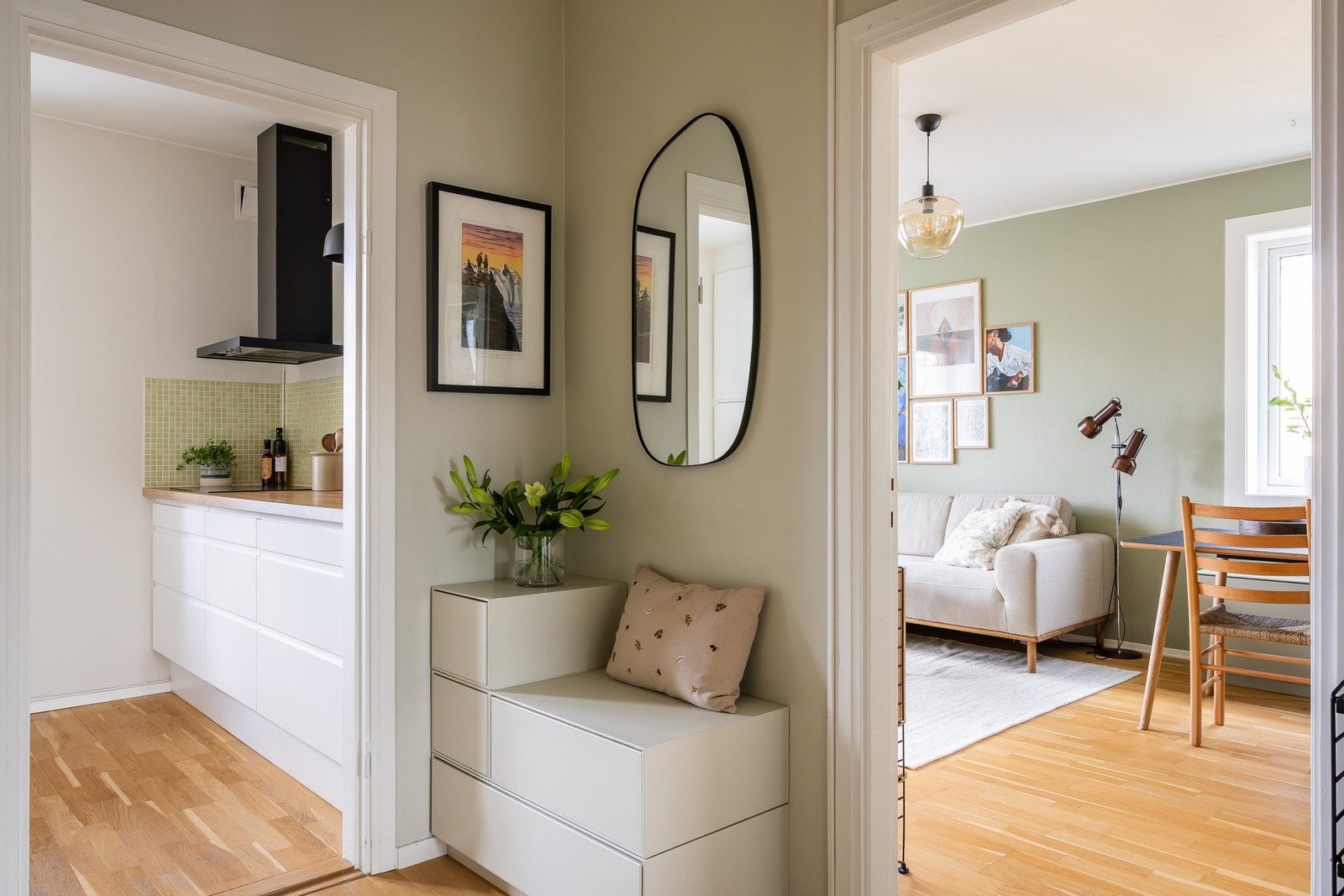 Flere beboere i brl. har åpnet deler av vegg mellom stue og kjøkken for åpen løsning. Galleribilde