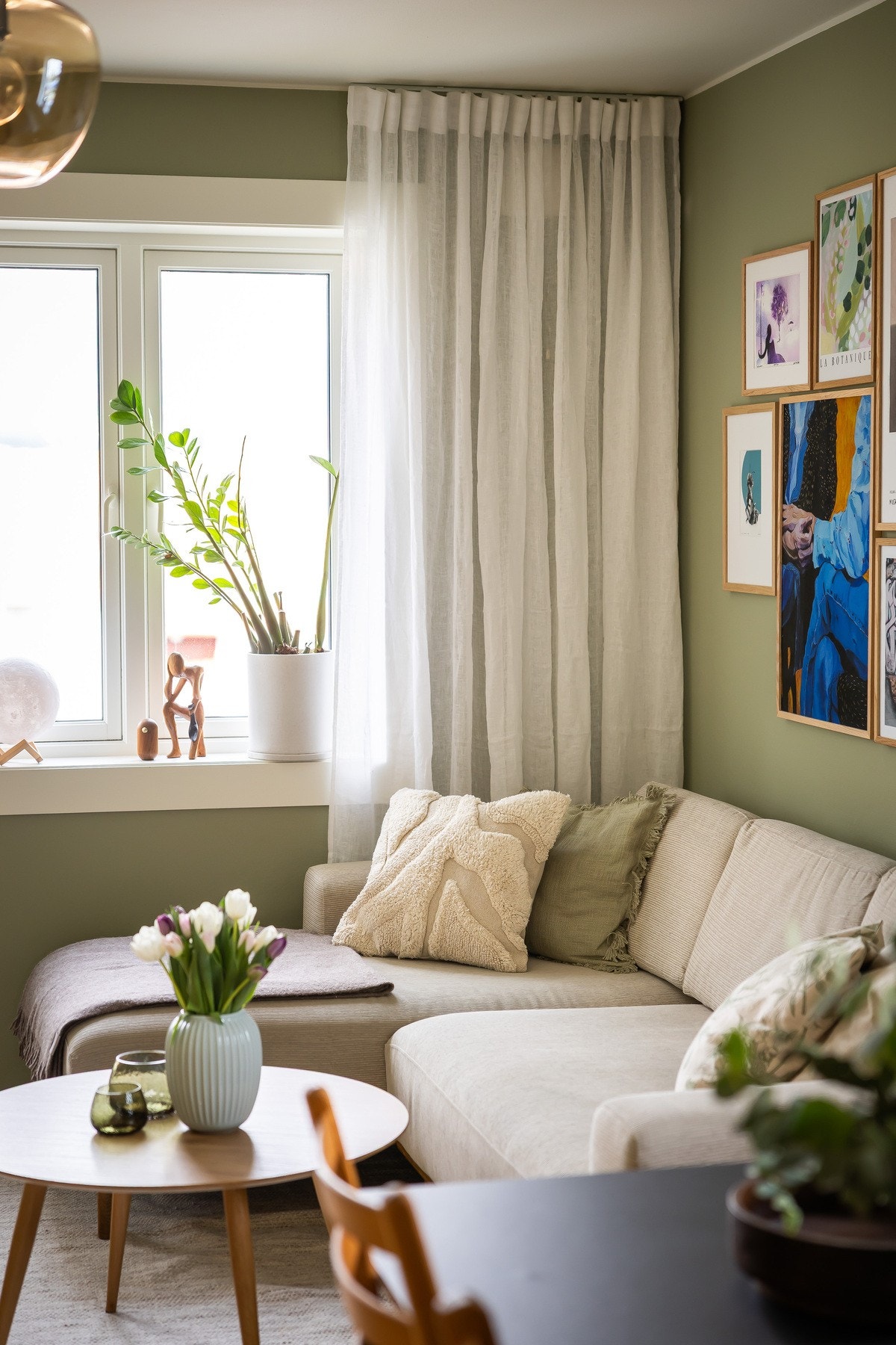 Takhøyden er målt til ca. 254 cm. Galleribilde