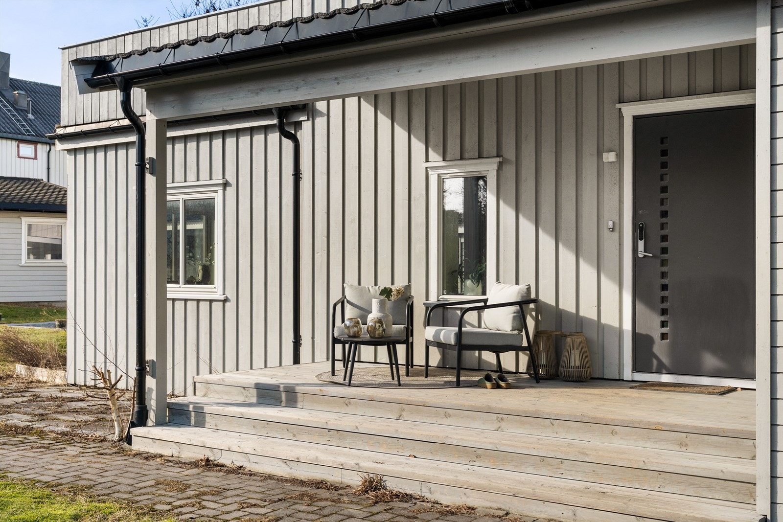 I 2014 ble det søkt om fasadeendring, nytt inngangsparti og tilbygg takoverbygg. Boligen fikk ny kledning, skiftet ut gammel isolasjon og tilleggsisolert, nye vinduer og dører. En praktisk sportsbod i tilknytning til inngangspartiet ble og etablert. Galleribilde