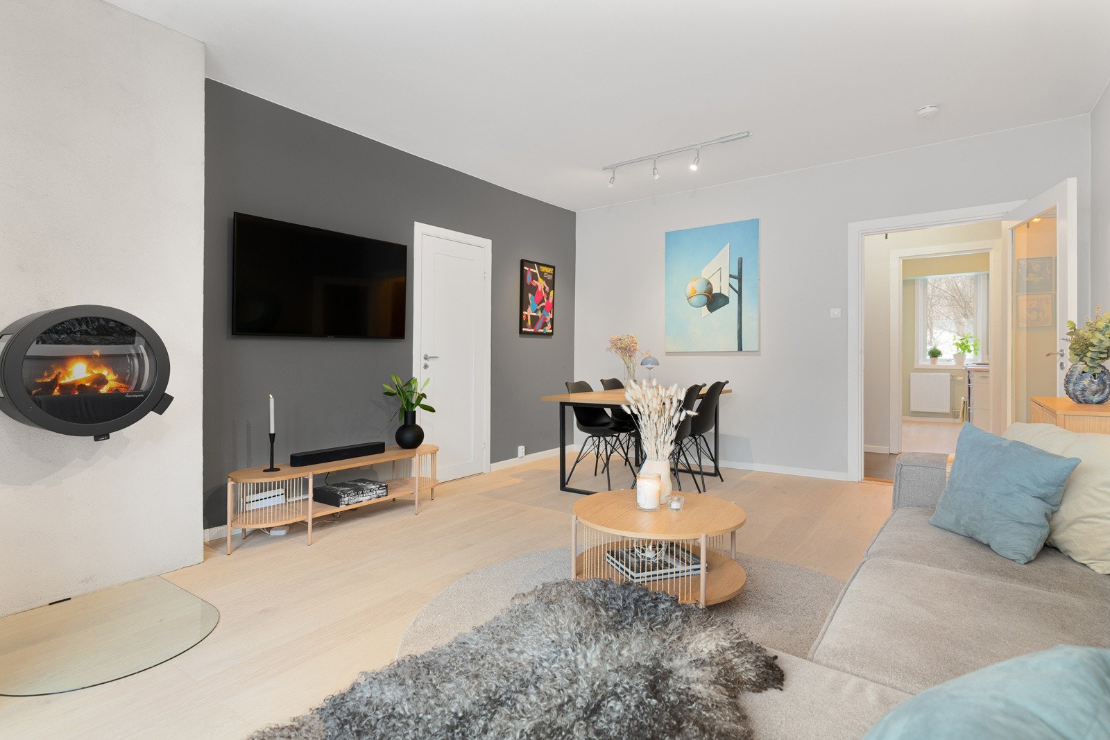 Leiligheten er vel gjennomført med delikate og tidløse overflater. Galleribilde