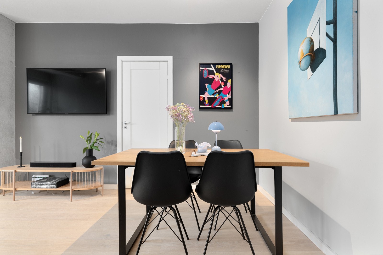 Fyring, varmtvann og bredbånd er inkludert i felleskostnadene. Galleribilde