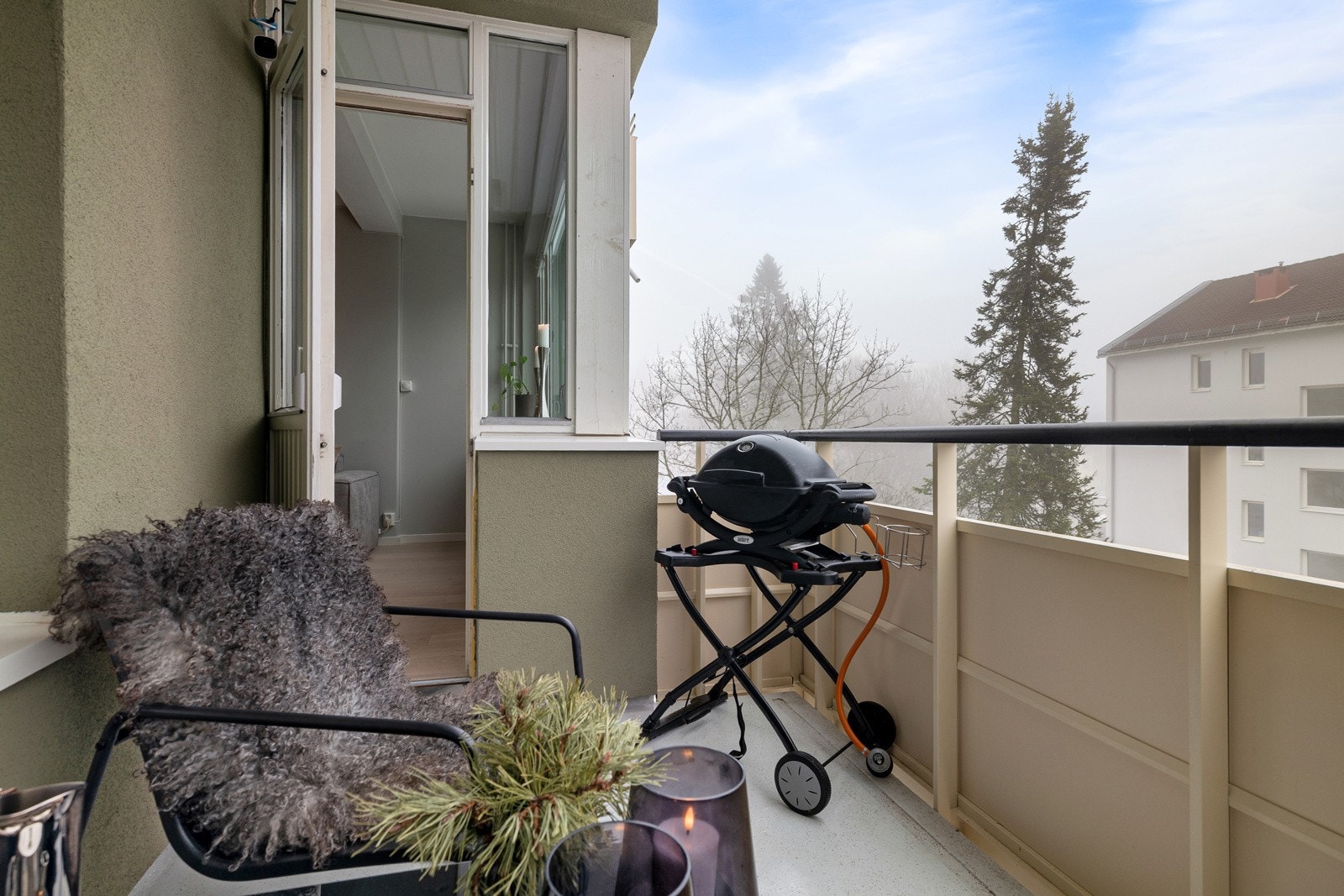 Leiligheten forlenges av en hyggelig balkong på ca. 5 m² med utgang fra stuen. Galleribilde