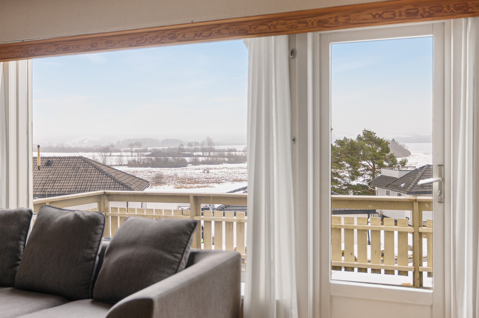 Fra eiendommen er det flott utsikt mot Øyeren. Galleribilde