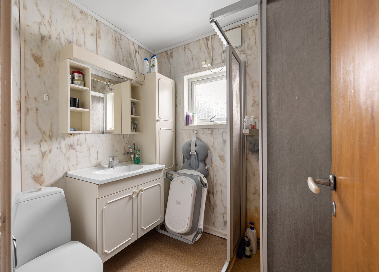 Badet er av eldre standard og det må påregnes totaloppussing. Galleribilde