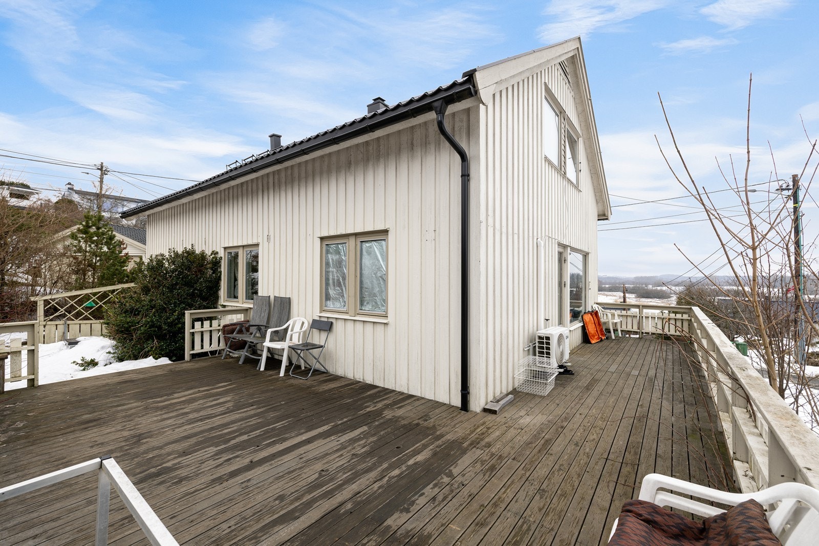 En eiendom med mange muligheter, perfekt for deg som søker et spennende prosjekt eller en bolig med stort utviklingspotensial. Galleribilde