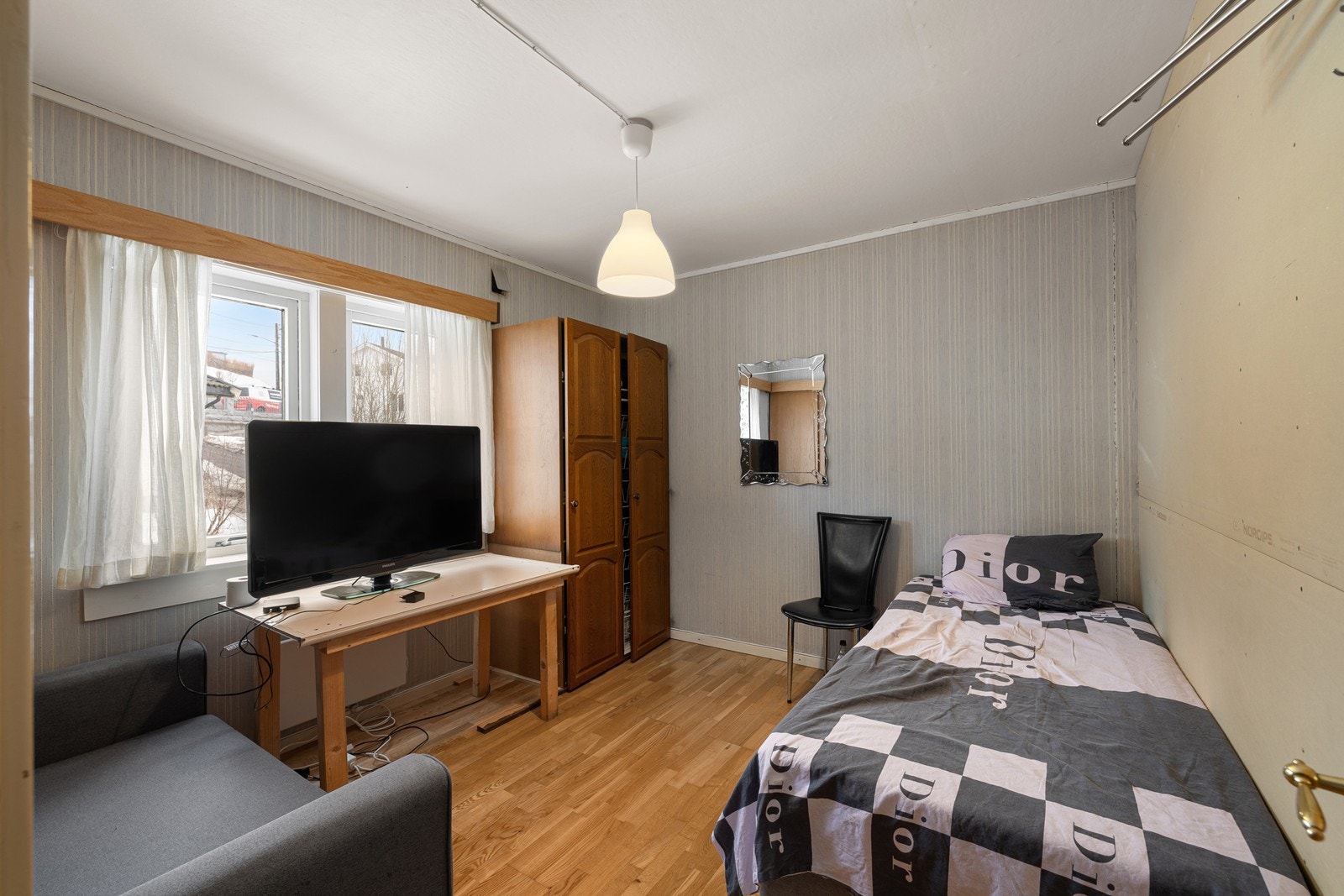 Det er to soverom i 1. etasje Galleribilde