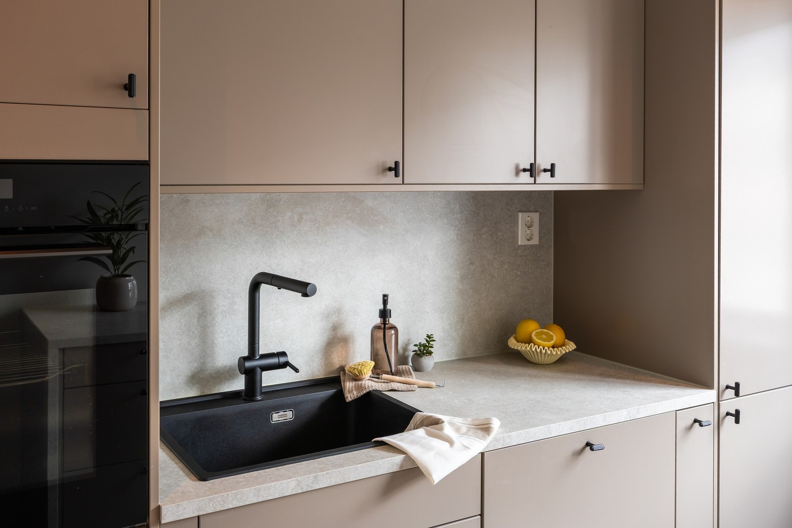 Integrerte hvitevarer medfølger i handelen. Galleribilde