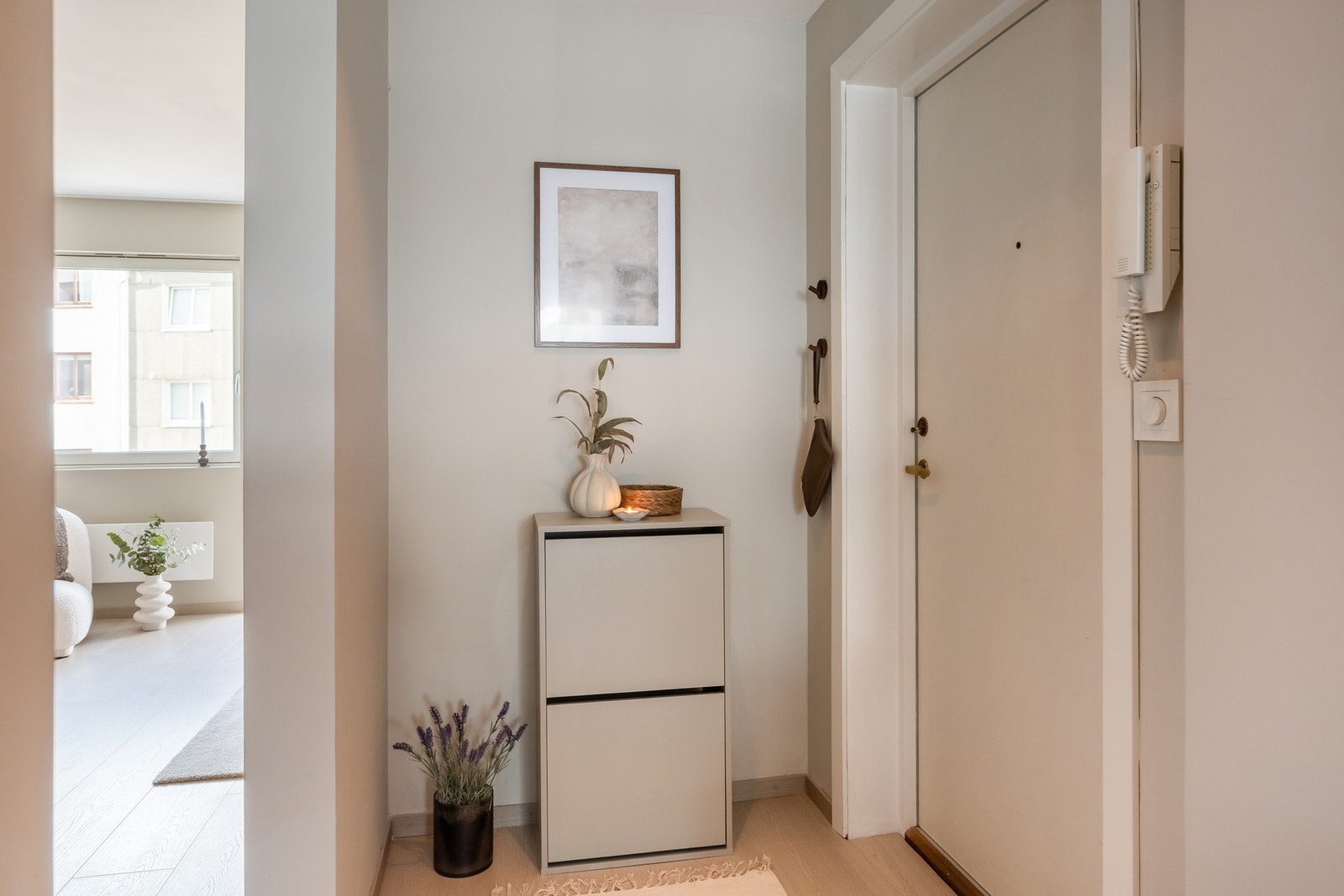 Adkomst er via felles inngangsparti med trapperom. Galleribilde