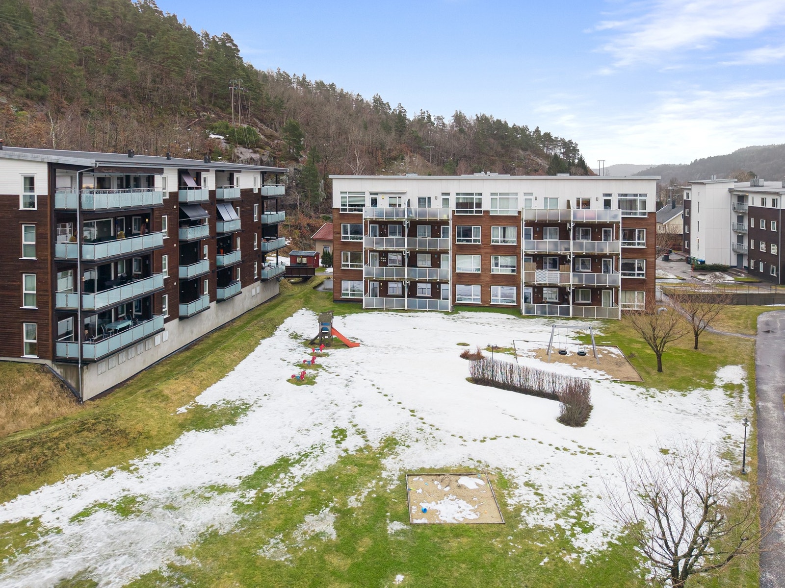 Uteplass mellom blokkene Galleribilde