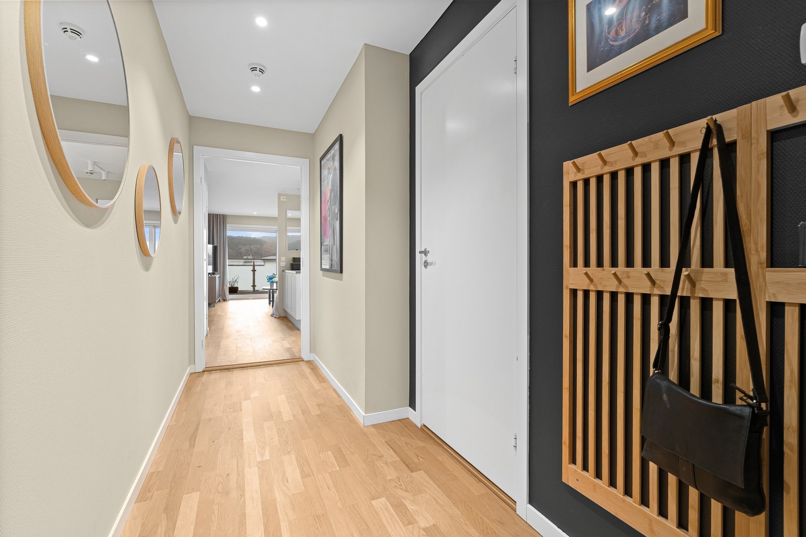 Entreen mot stua Galleribilde