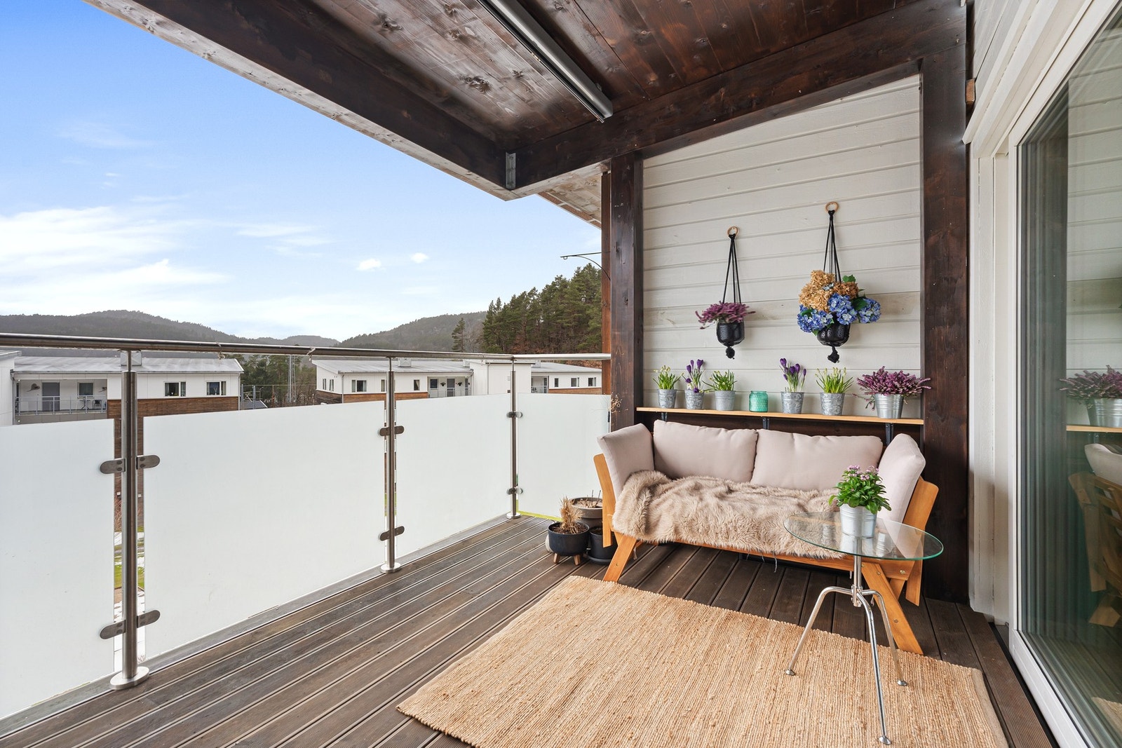 Hyggelig, vestvendt balkong Galleribilde