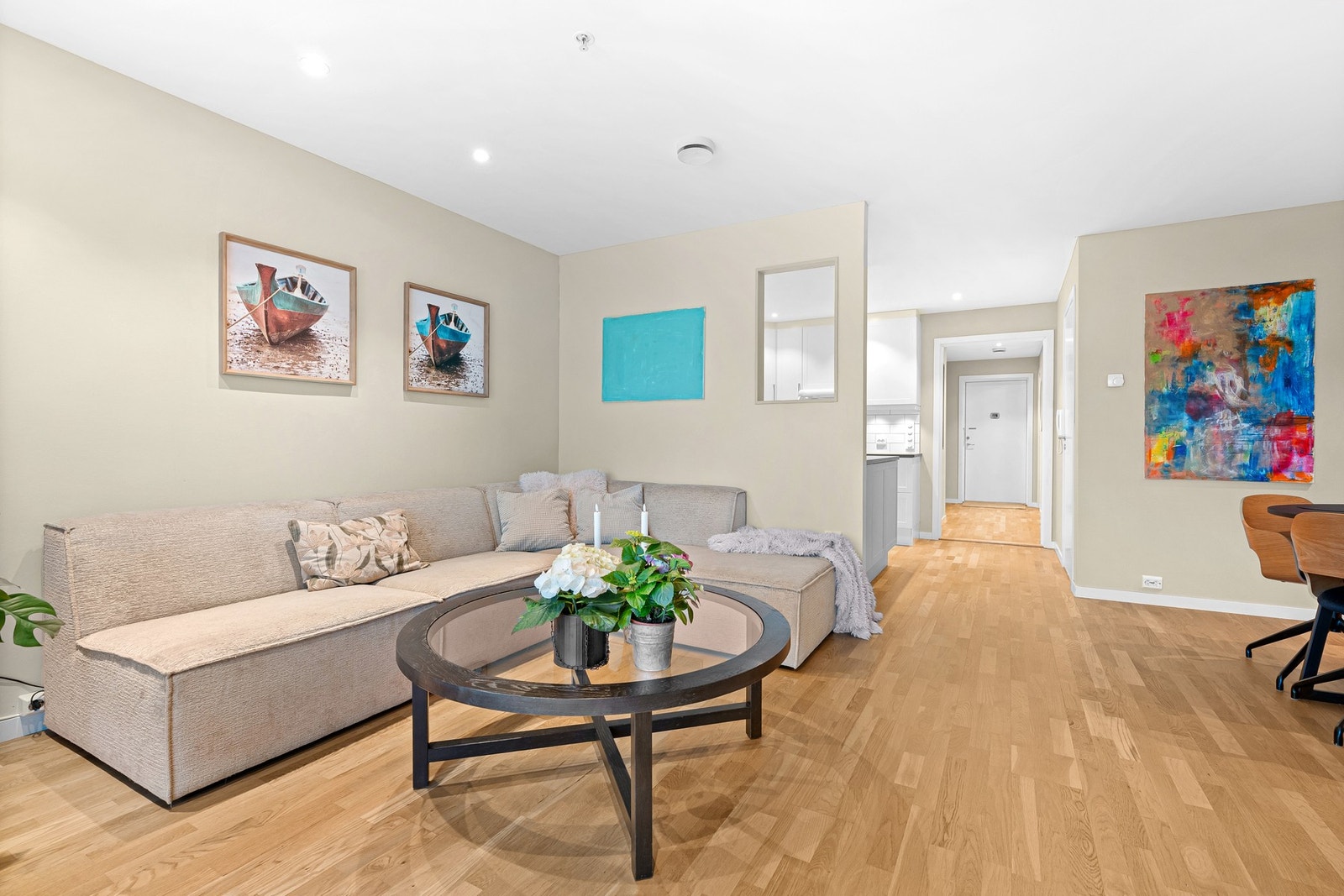 Stue mot kjøkkenet Galleribilde