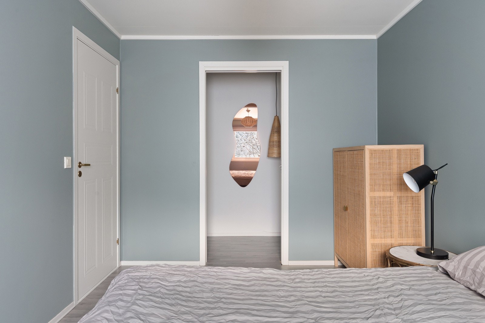 Direkte adkomst til walk-in garderobe.