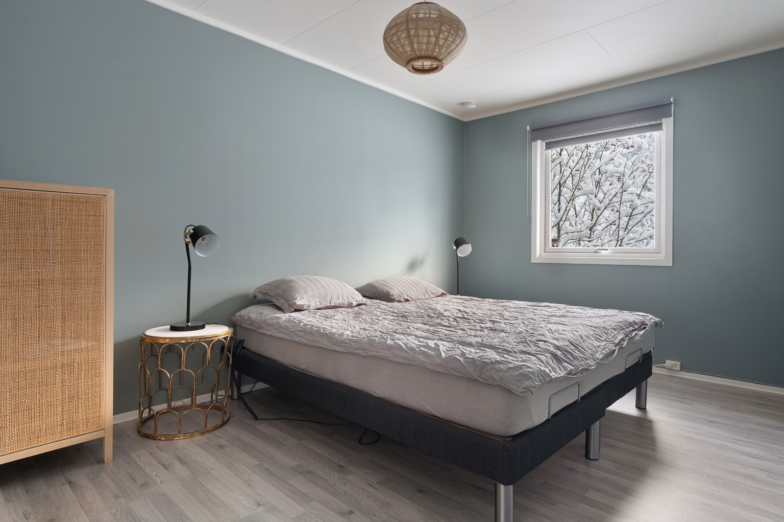 Hovedsoverom med walk-in garderobe.