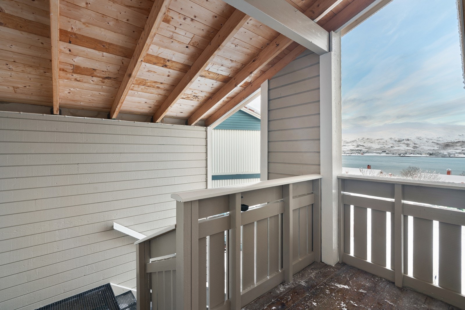 Takoverbygd inngangsparti.