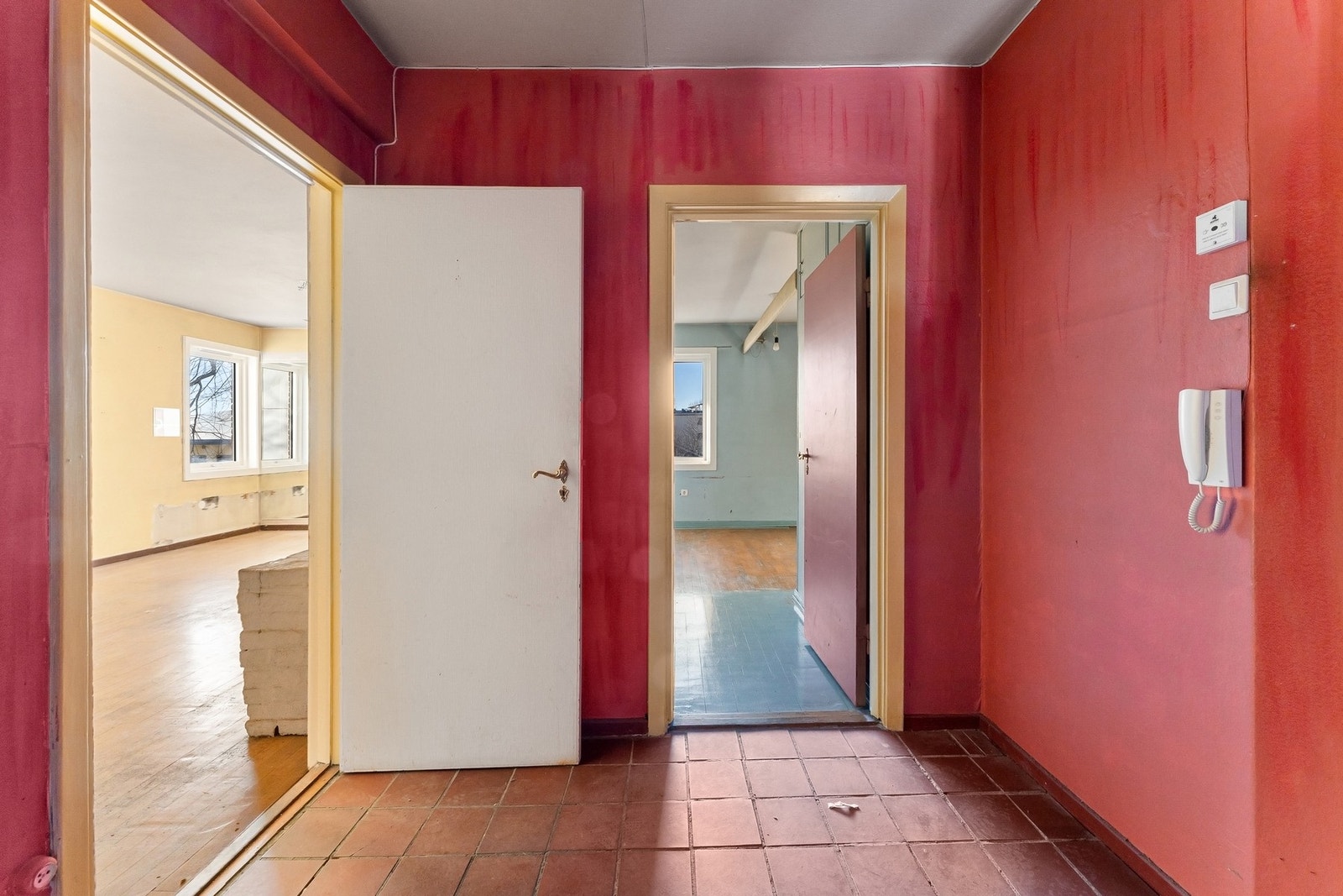 Hallen skaper et sentrum i boligen som gir tilgang til alle rom Galleribilde