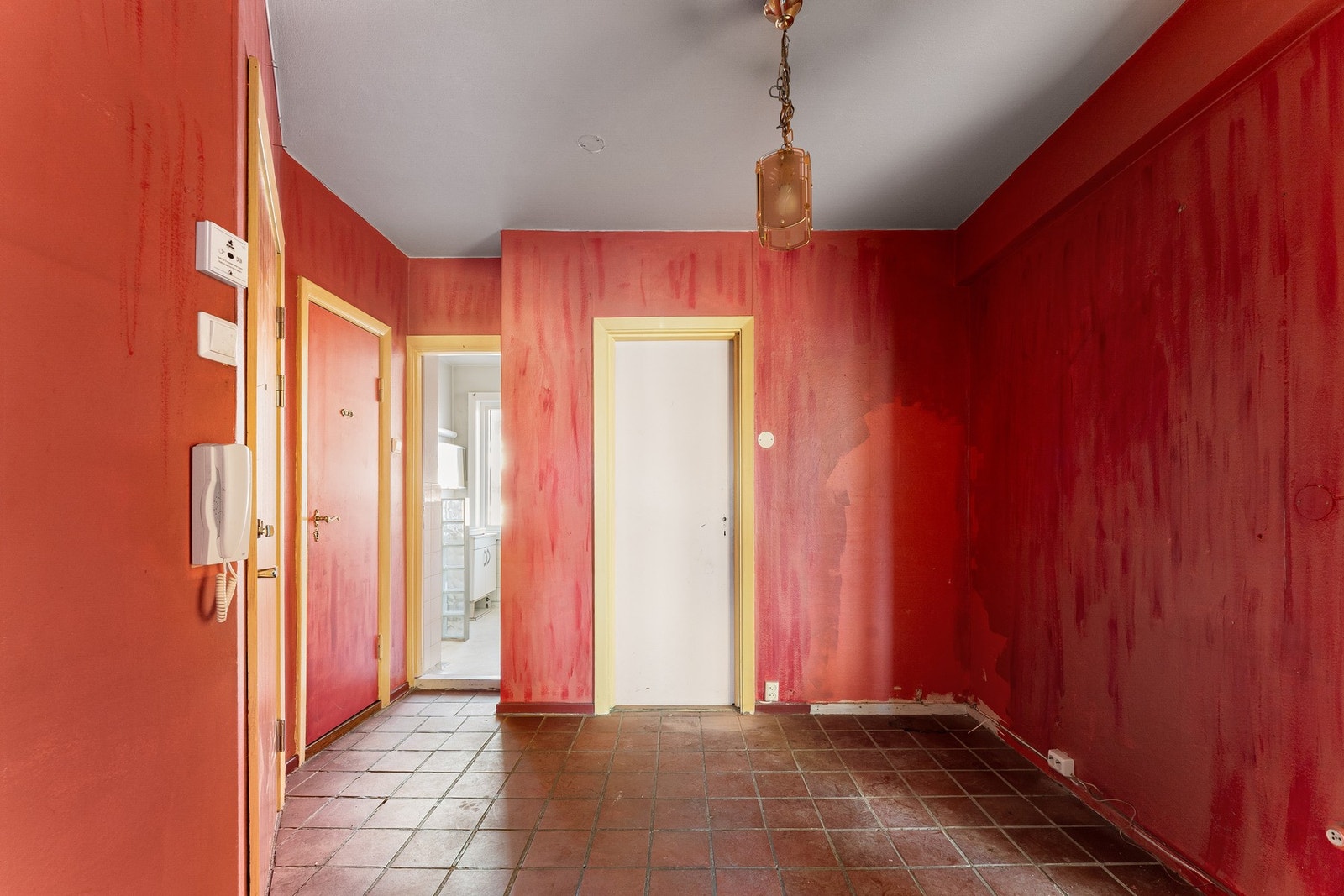 Hallen skaper et sentrum i boligen som gir tilgang til alle rom Galleribilde