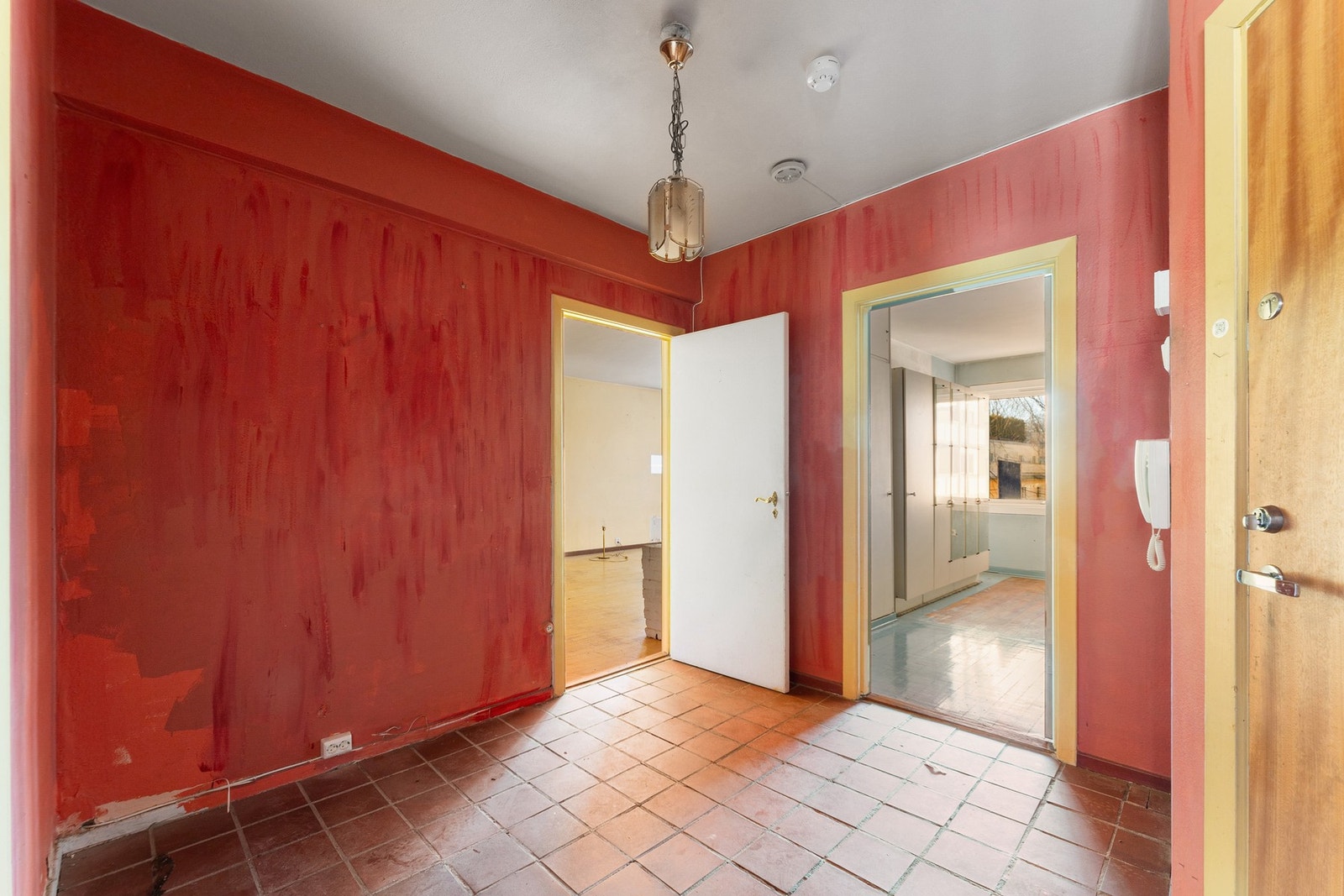 Hallen skaper et sentrum i boligen som gir tilgang til alle rom Galleribilde