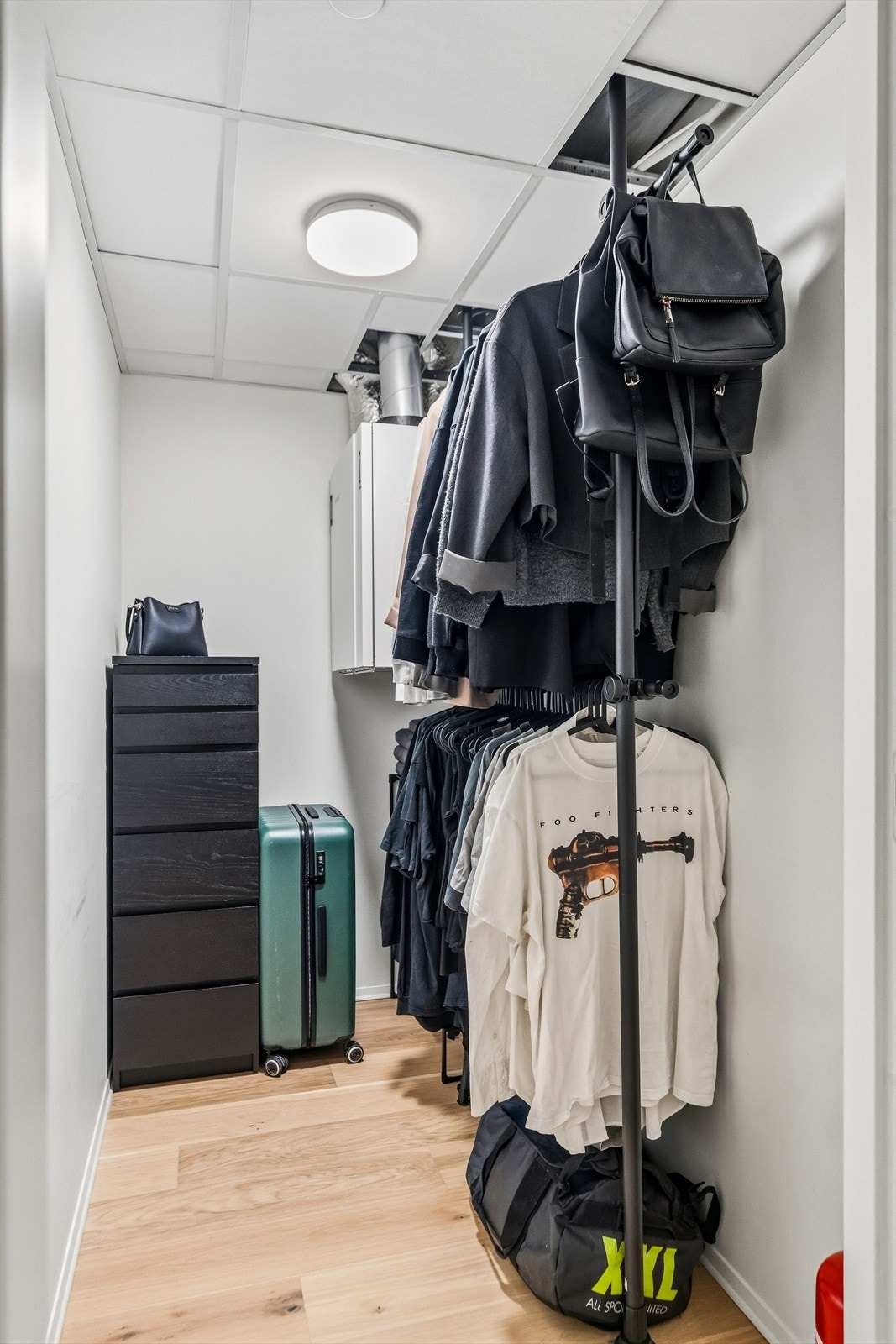 Herfra er det også inngang til en svært praktisk innvendig bod, med mye lagringsplass. Galleribilde