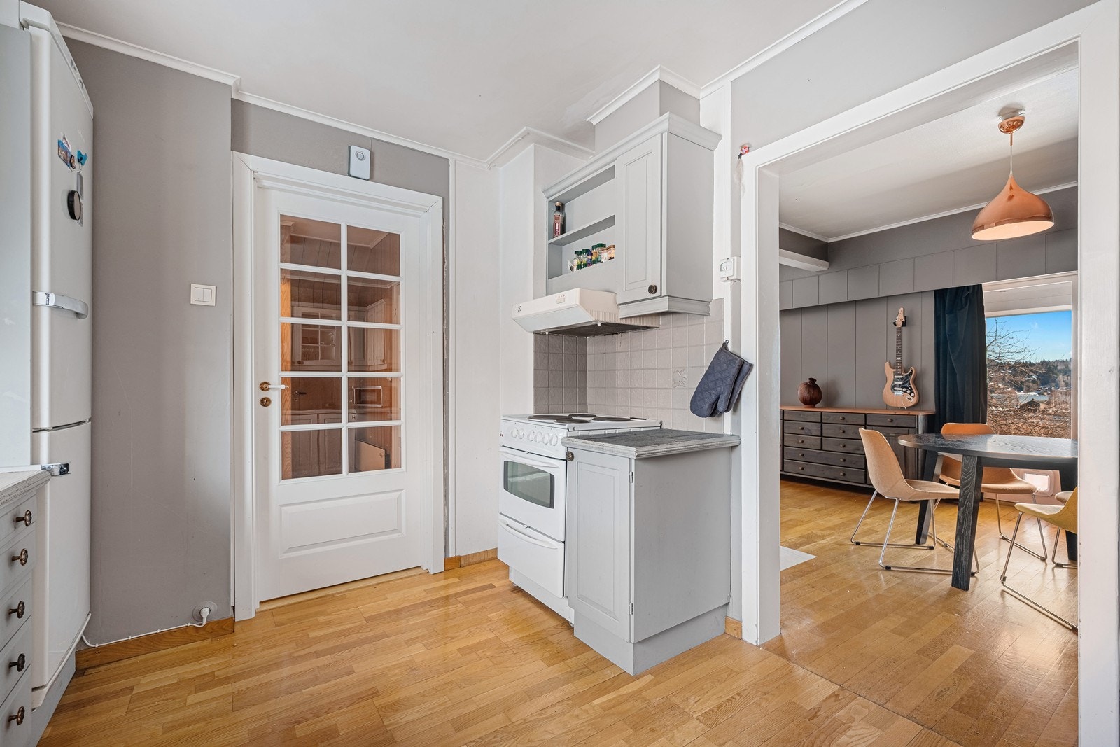 Kort vei fra kjøkken til spisestue Galleribilde