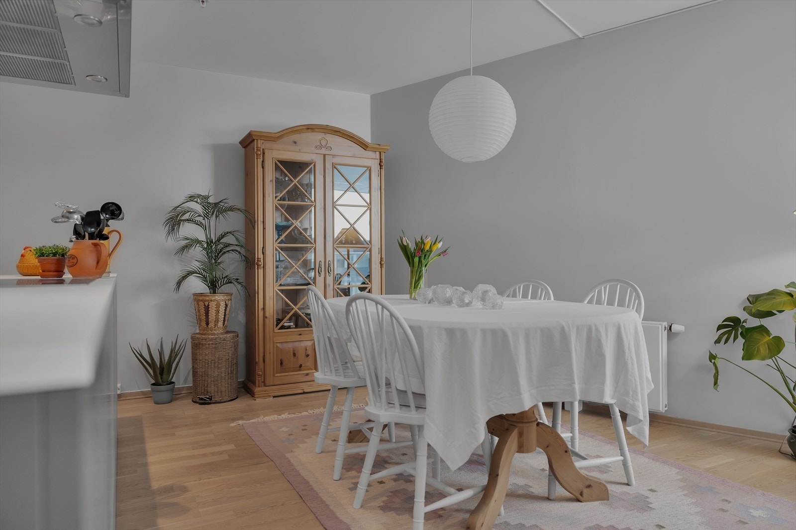 Spiseplass i tilknytning til kjøkkenet Galleribilde