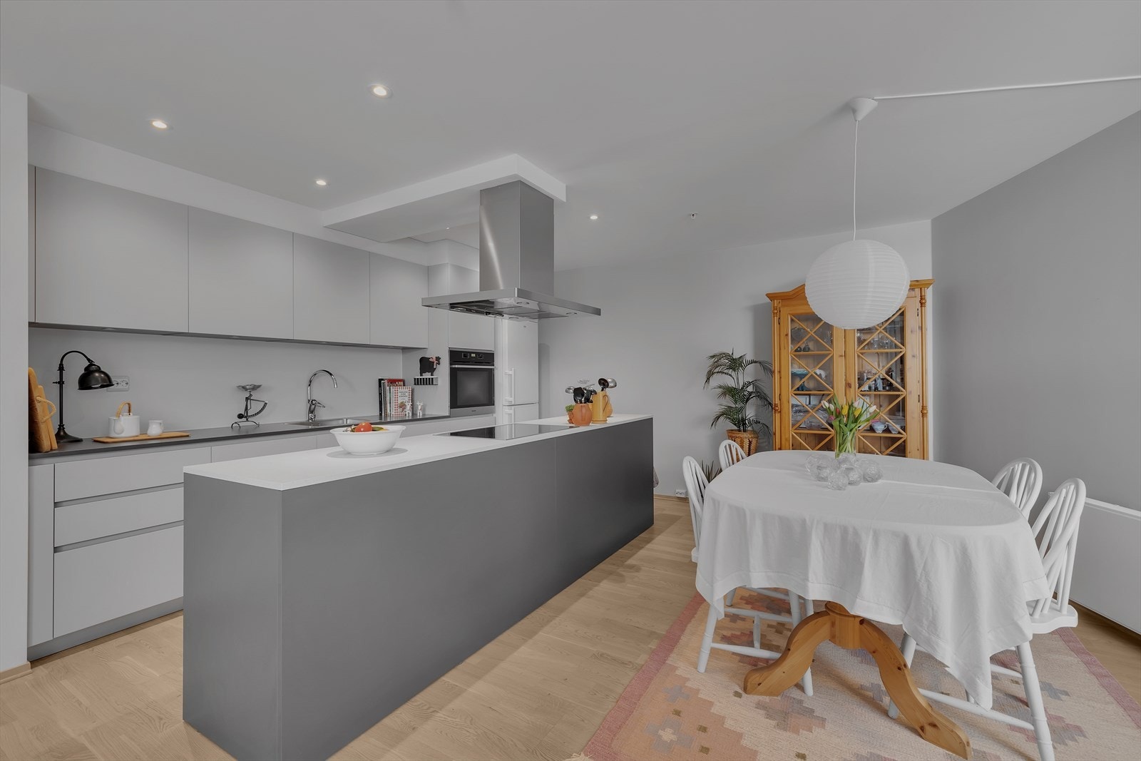 God arbeidsplass på kjøkkenøy. Galleribilde