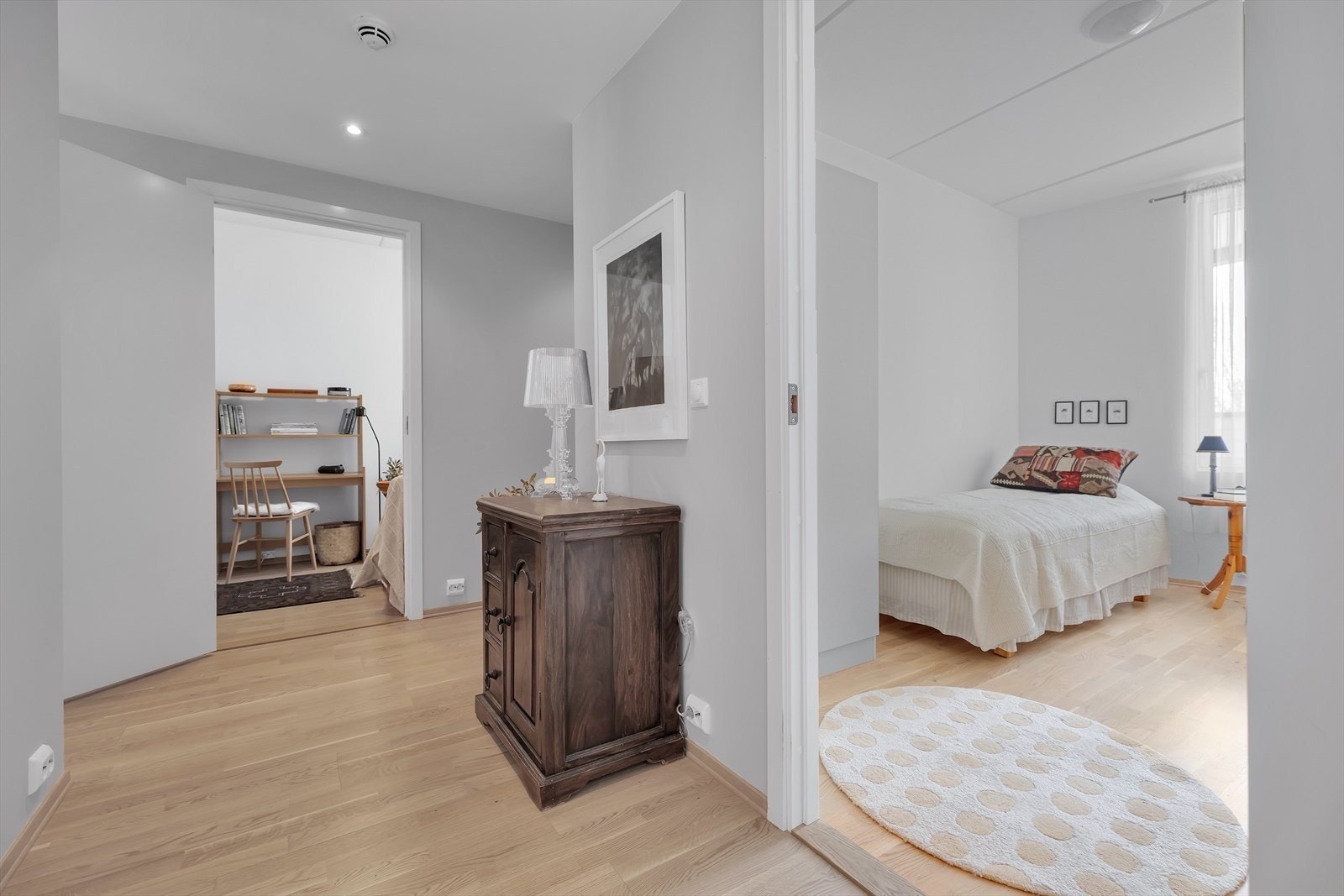 Gang med enkel adkomst til boligens øvrige rom. Galleribilde