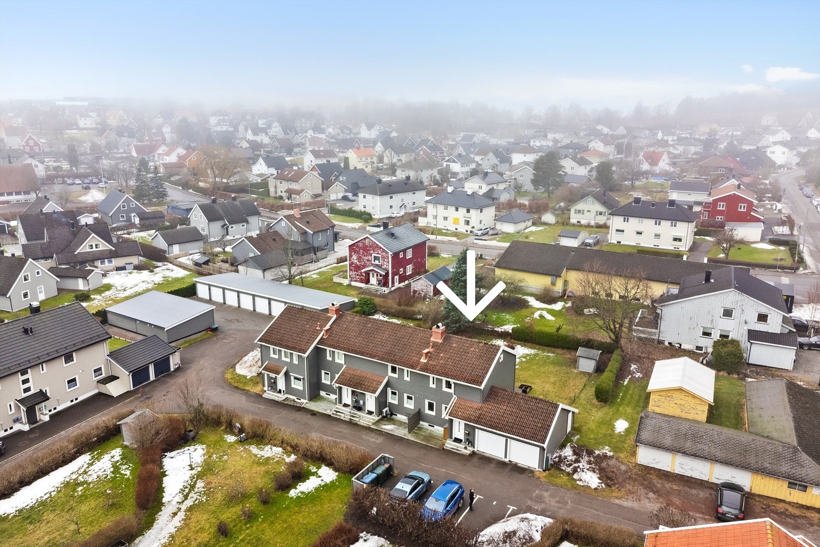 Boligen ligger på enden og har en fin, intern beliggenhet. Galleribilde