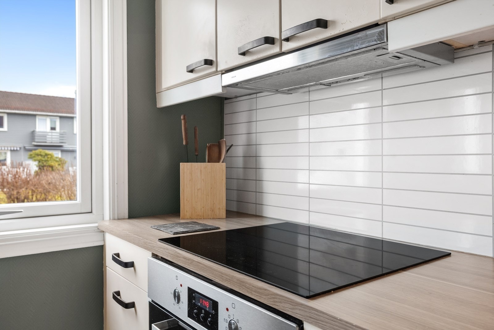 Integrert stekeovn, keramisk platetopp og ventilator Galleribilde