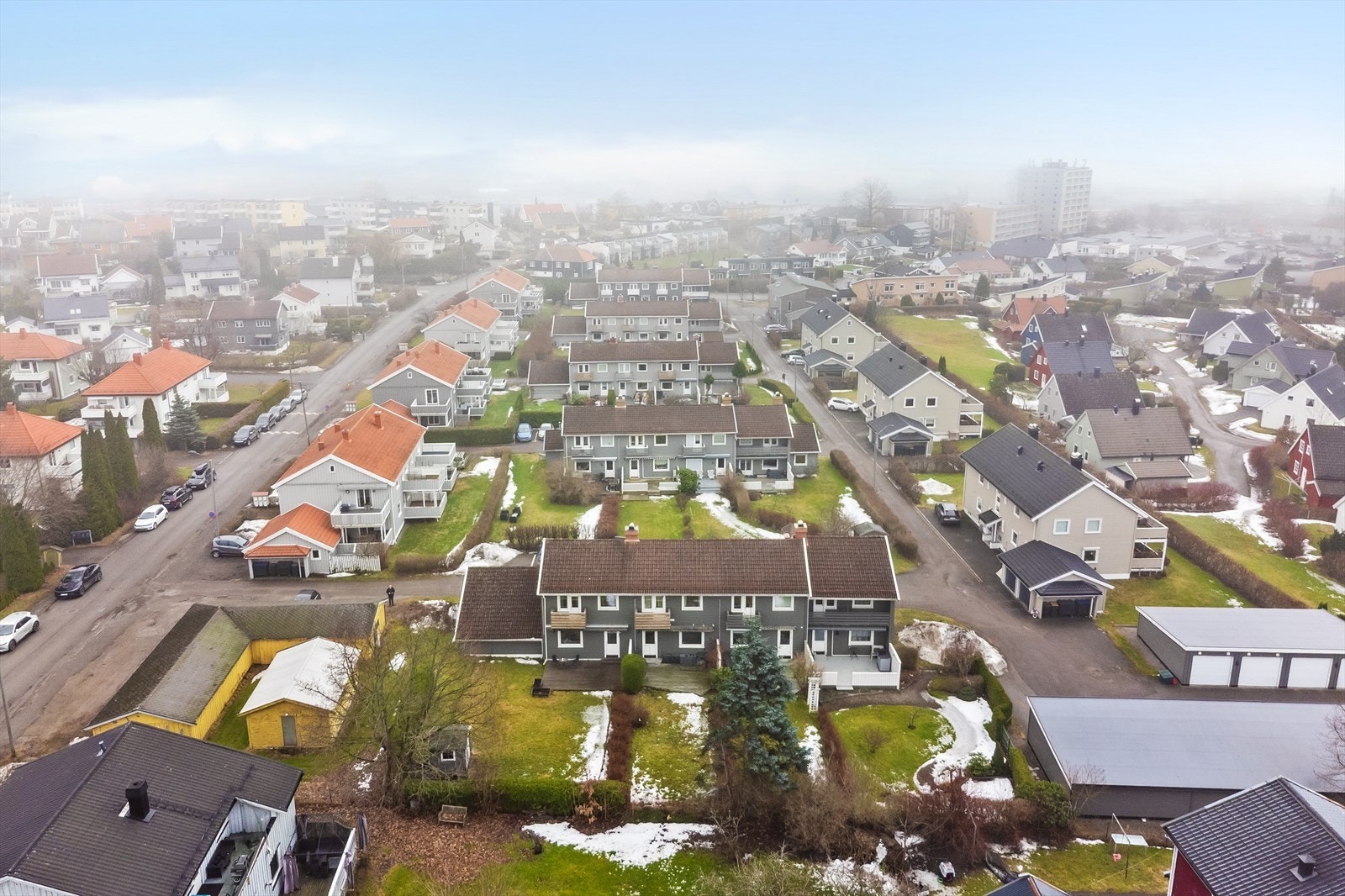 Beliggenheten gir enkel tilgang til både sentrum, togstasjon, kjøpesenter og den populære Tønsberg brygge, alt innen gang- og sykkelavstand. Galleribilde