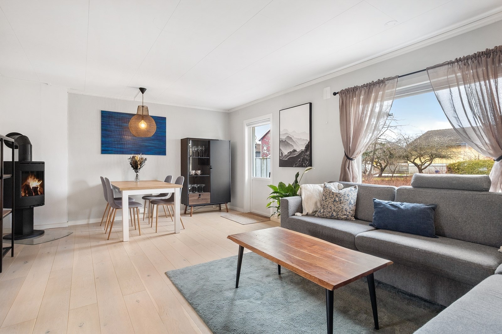 Her får du god plass til stue- og tv-møbler. Galleribilde