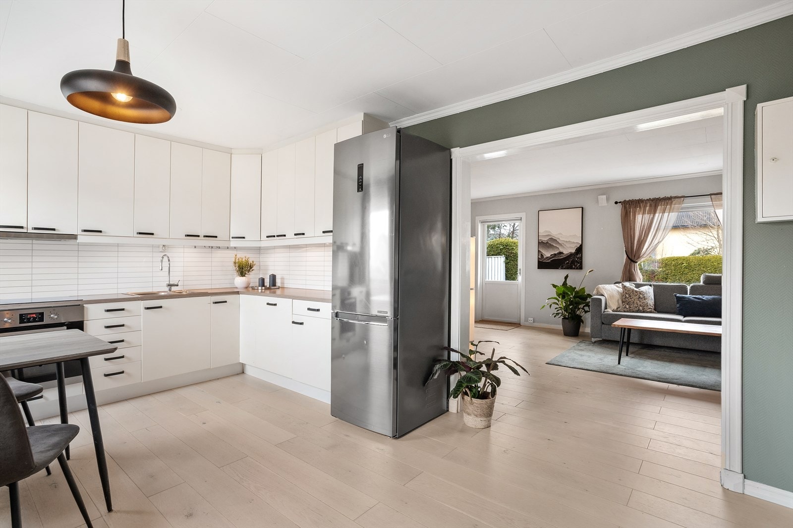 Store benkeflater, perfekt for kokkelering. Galleribilde