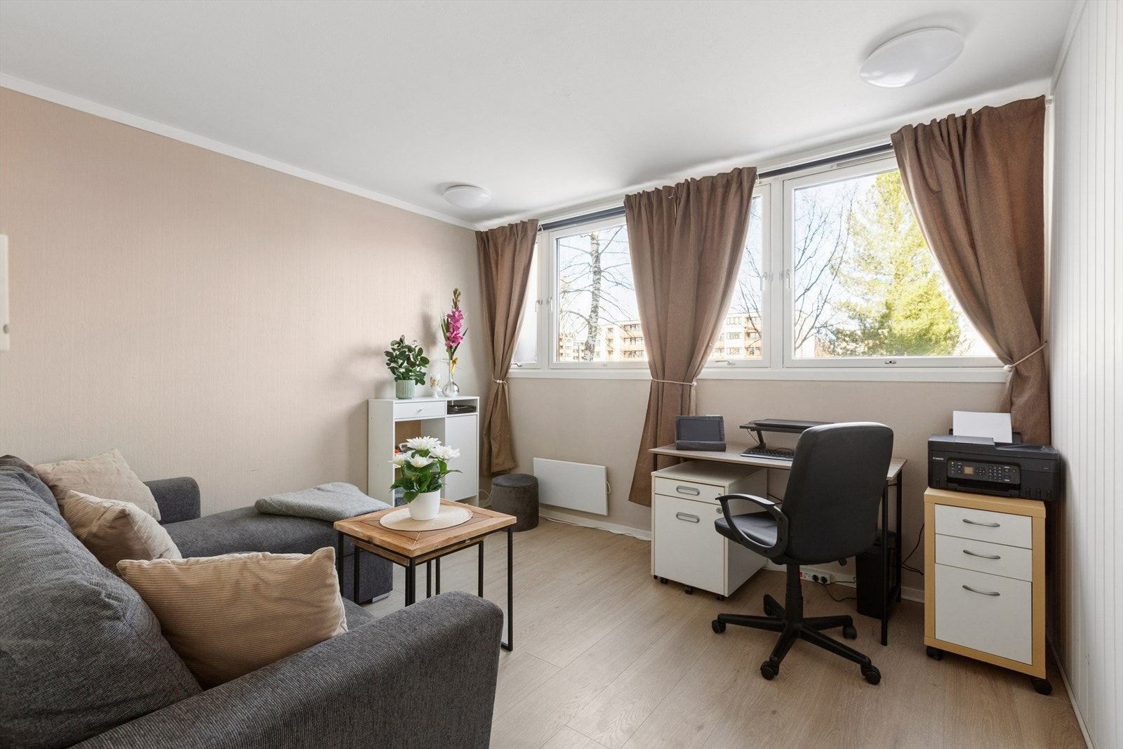 Det andre soverommet fungerer utmerket som barnerom, gjesterom eller kontor med sine 12,1 m². Galleribilde