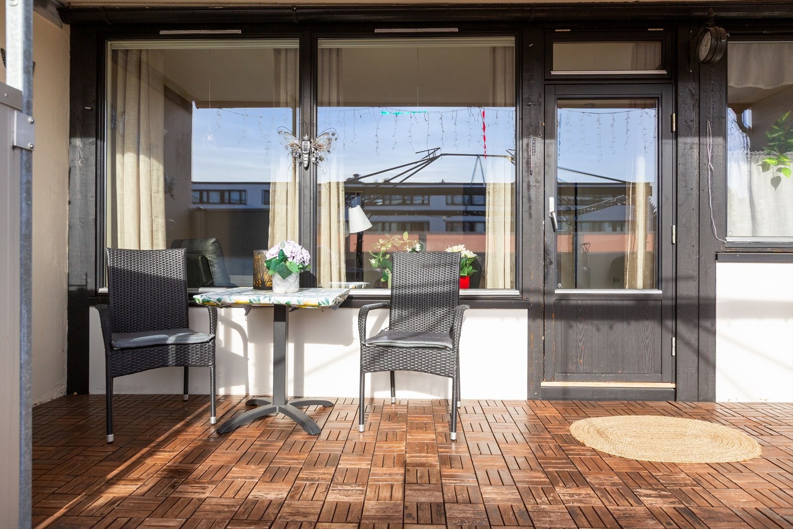 Inngjerdingen og paviljongen gir svært begrenset med innsyn. Galleribilde