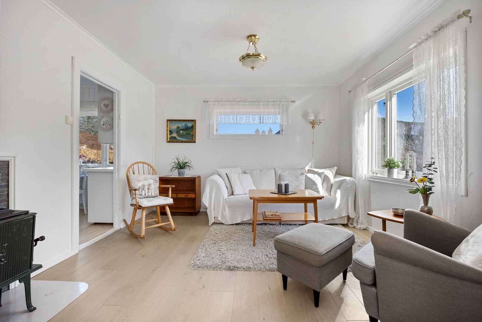 Stue med vedovn for kalde dager. Galleribilde
