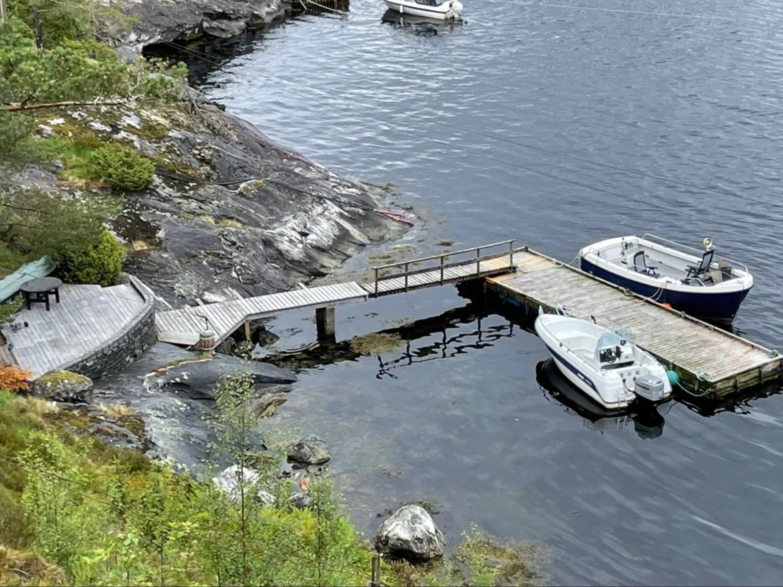 Flytebryggen og platning ved naustetomten Galleribilde