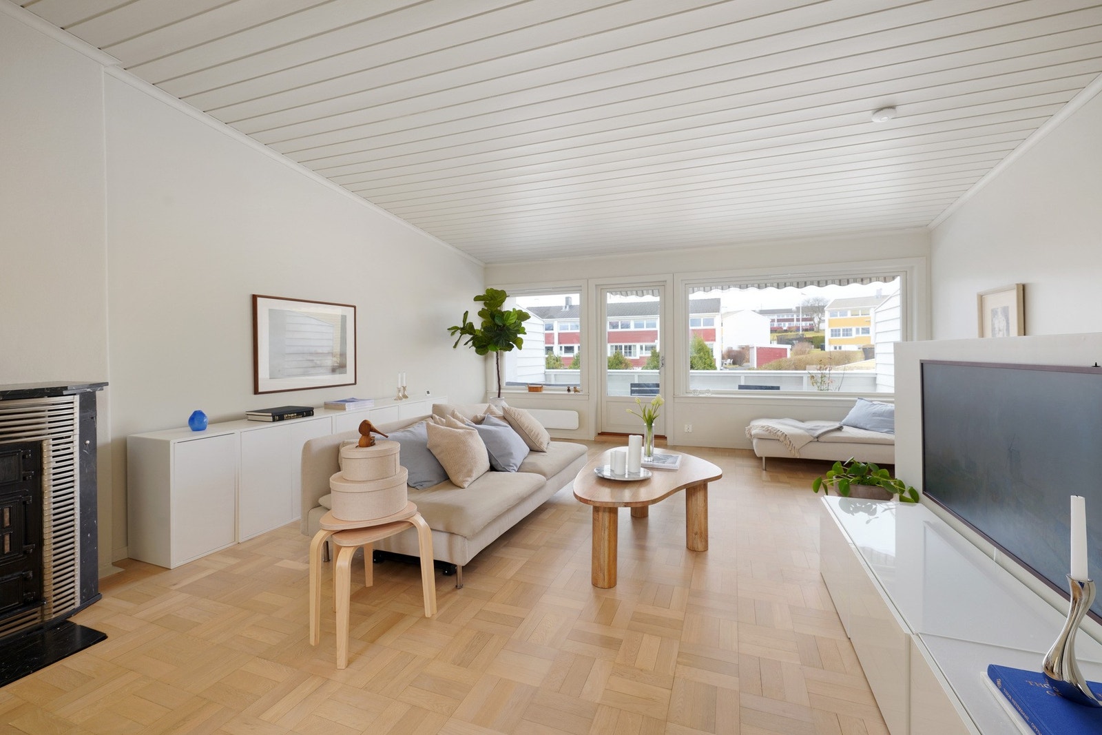 Fra stuen er det utgang til en balkong. Galleribilde