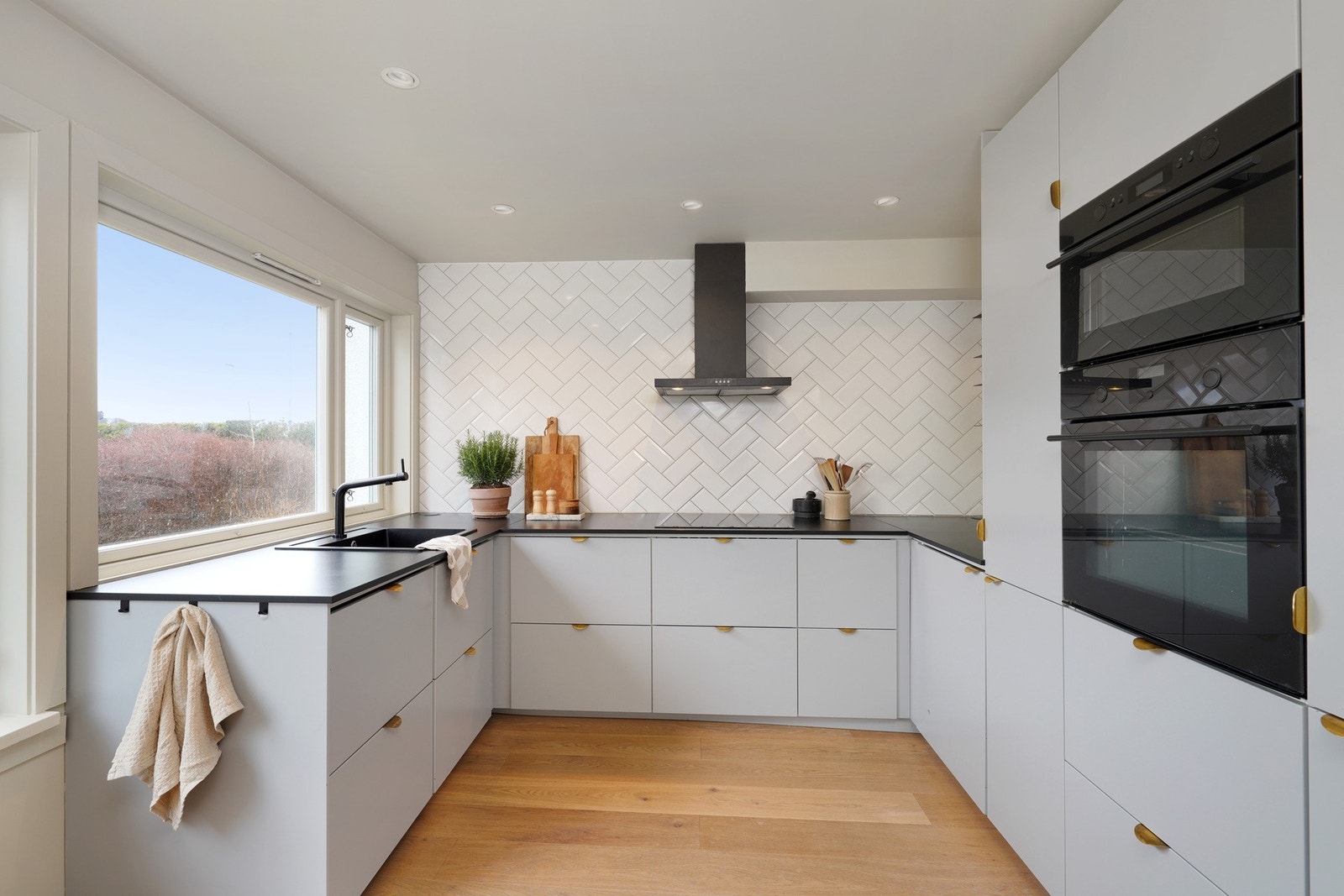 Pent kjøkken fra Ikea fra 2016. Galleribilde