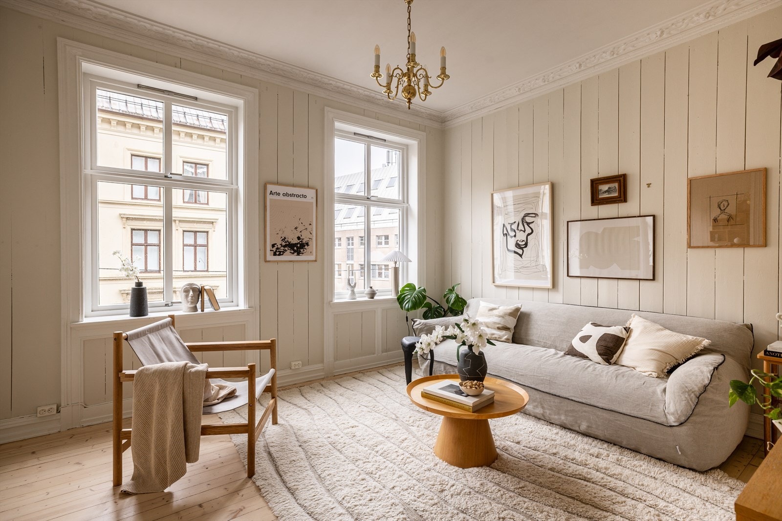 I stuen har man god plass til både sofagruppe og mediemøblement. Kom på visning for å planlegge hvordan du skal innrede din nye bolig. Galleribilde