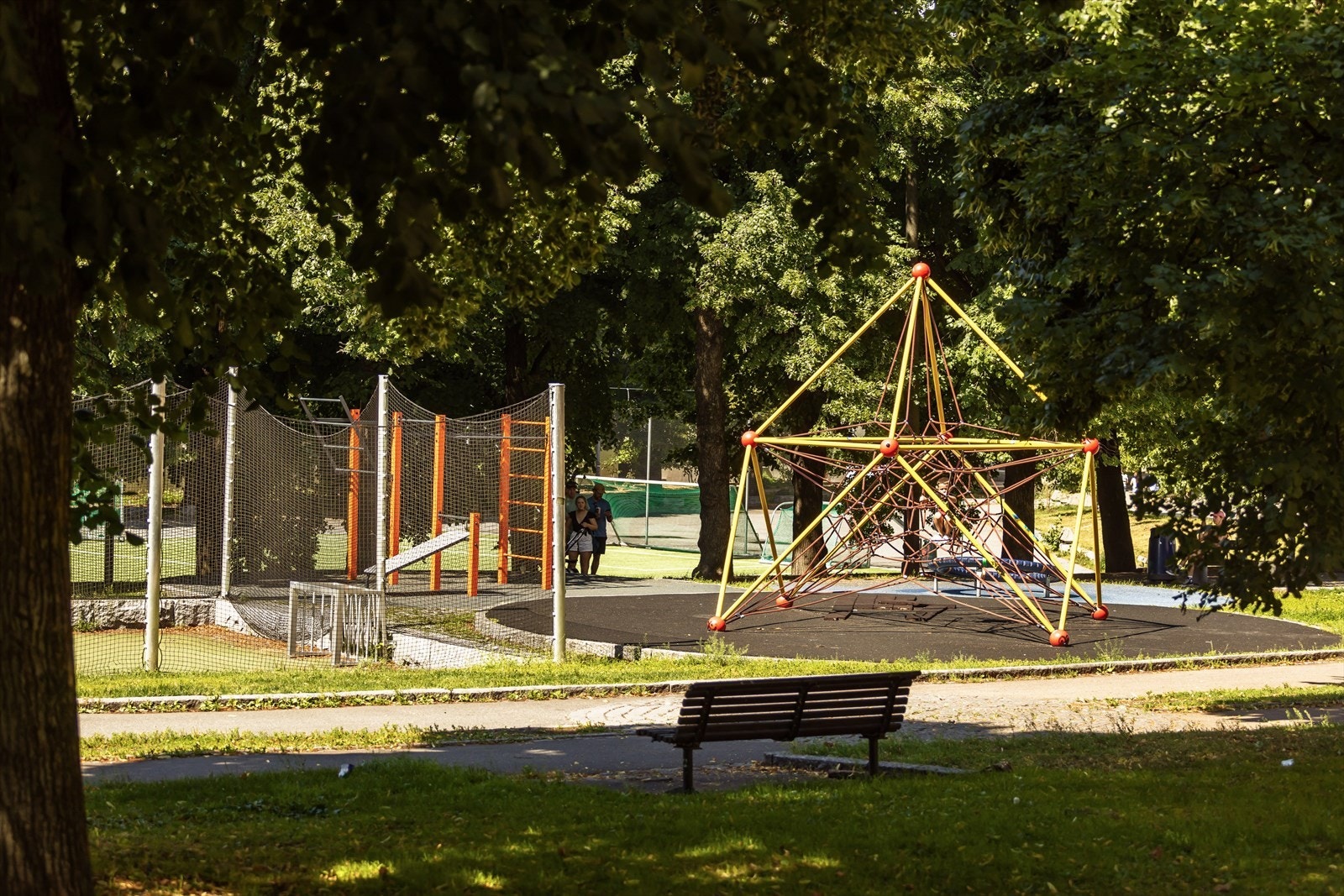 Her finner du også lekeapparater for de små kun en kort spasertur unna. Galleribilde