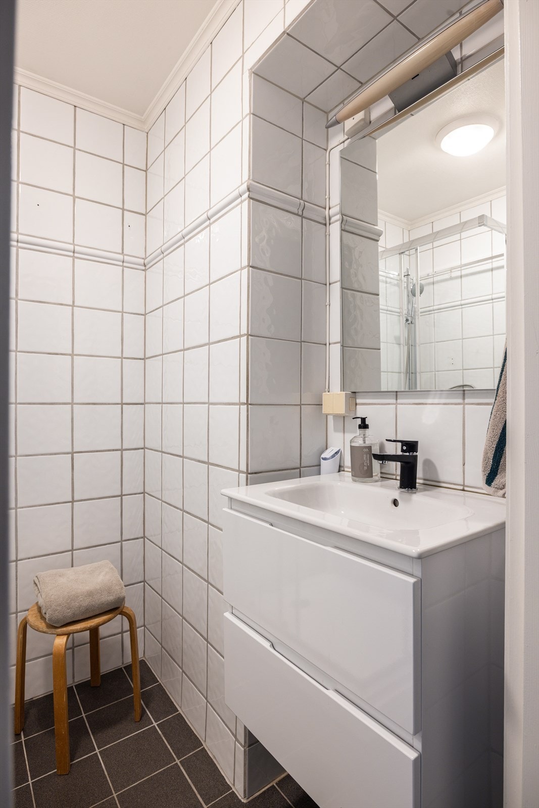 Her er det opplegg for vaskemaskin. Sameiet har også et fellesvaskeri i kjelleren. Galleribilde